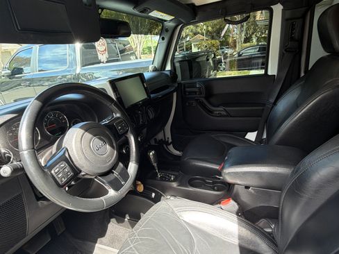 Used 2014 Jeep Wrangler Unlimited Sahara image 2