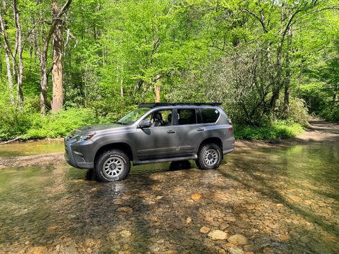 Used 2014 Lexus GX 460 AWD/4WD image 2
