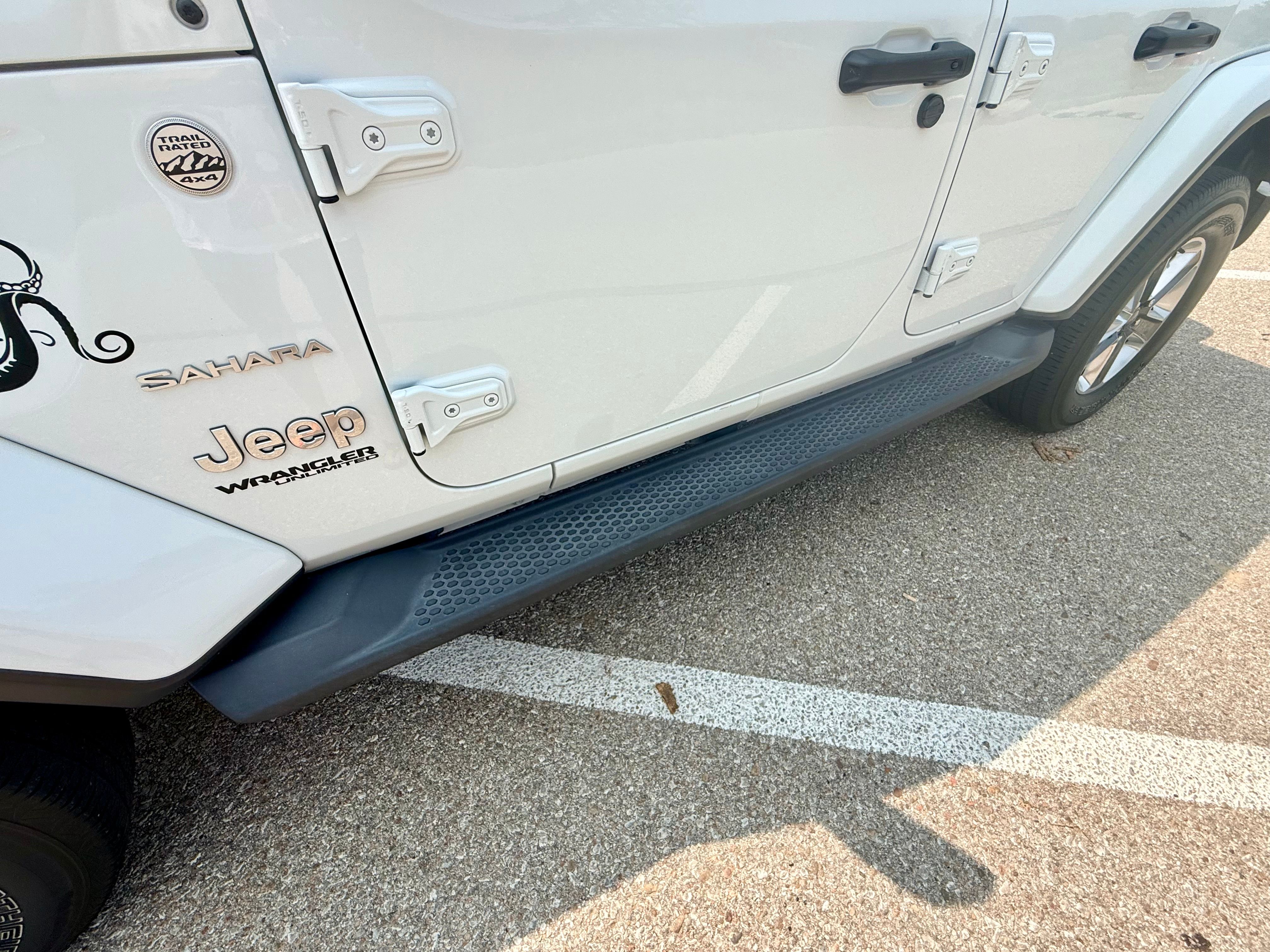 Used 2018 Jeep Wrangler Unlimited Sahara AWD/4WD image 2