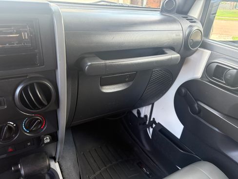 Used 2008 Jeep Wrangler X AWD/4WD image 13