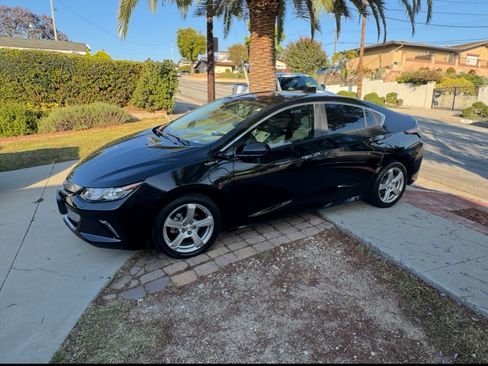 Used 2017 Chevrolet Volt LT w/ Comfort Package FWD image 1