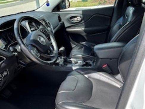 Used 2019 Jeep Cherokee Latitude Plus image 9