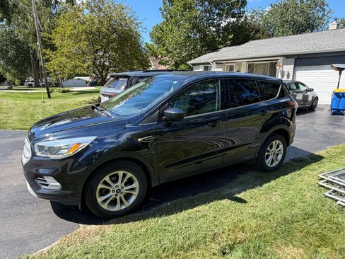 Used 2017 Ford Escape SE FWD image 4