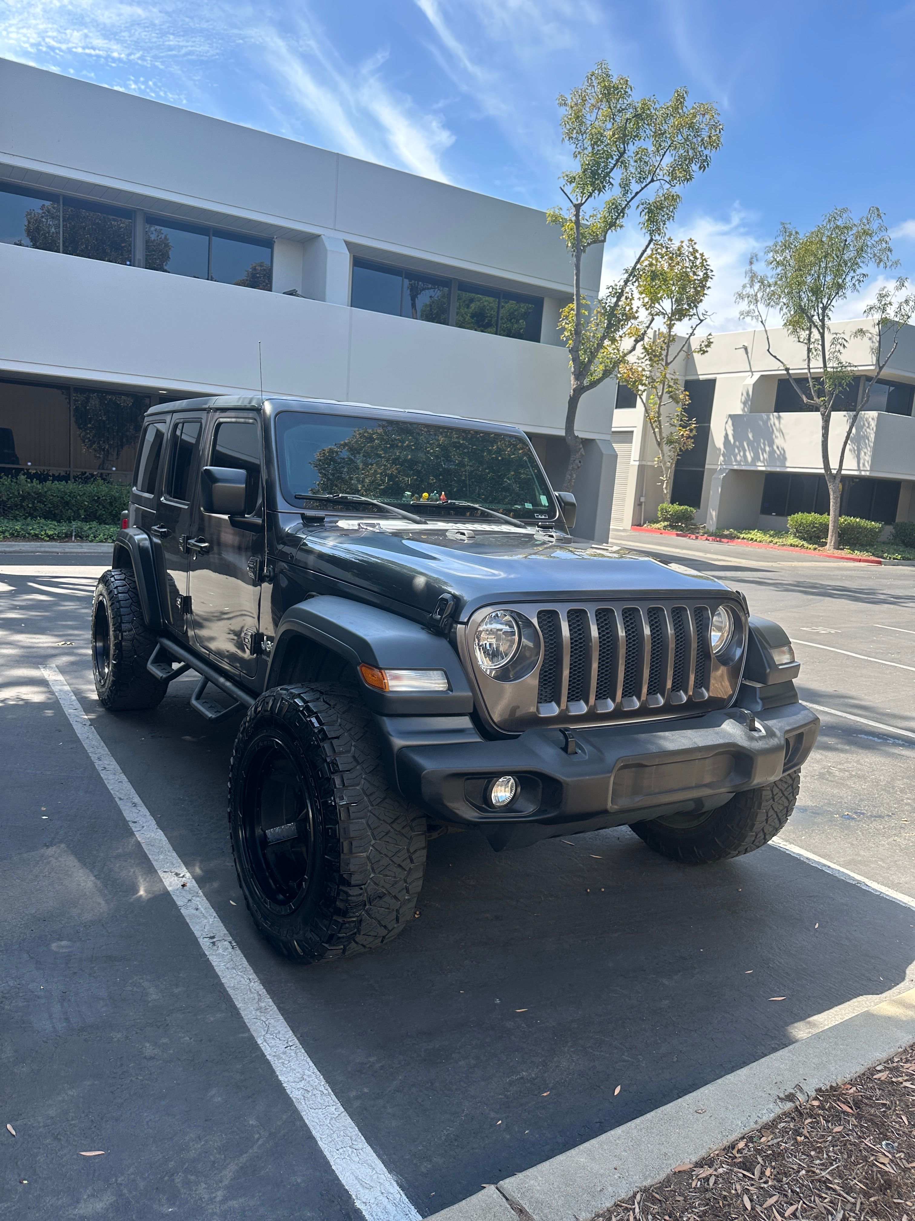 Used 2018 Jeep Wrangler Unlimited Sport S AWD/4WD image 15