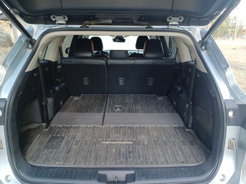 Used 2020 Toyota Highlander XLE image 19