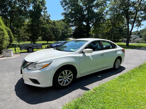 Used 2016 Nissan Altima 2.5 S w/ Power Driver Seat Package FWD image 1