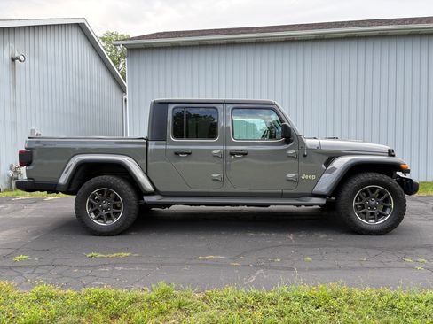 Used 2020 Jeep Gladiator Overland AWD/4WD image 5