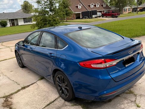 Used 2018 Ford Fusion SE w/ Equipment Group 601A FWD image 5