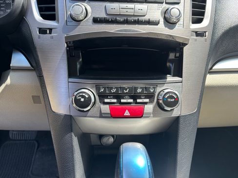 Used 2013 Subaru Outback 2.5i Premium w/ All-Weather Pkg AWD/4WD image 17
