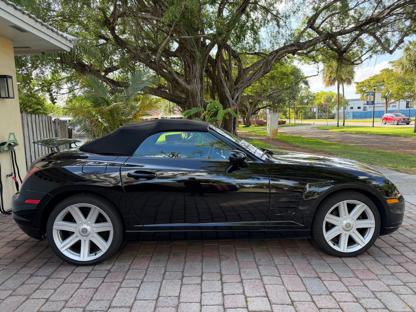 Used 2005 Chrysler Crossfire Convertible RWD image 5