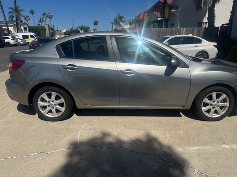 Used 2010 MAZDA MAZDA3 i Touring image 4