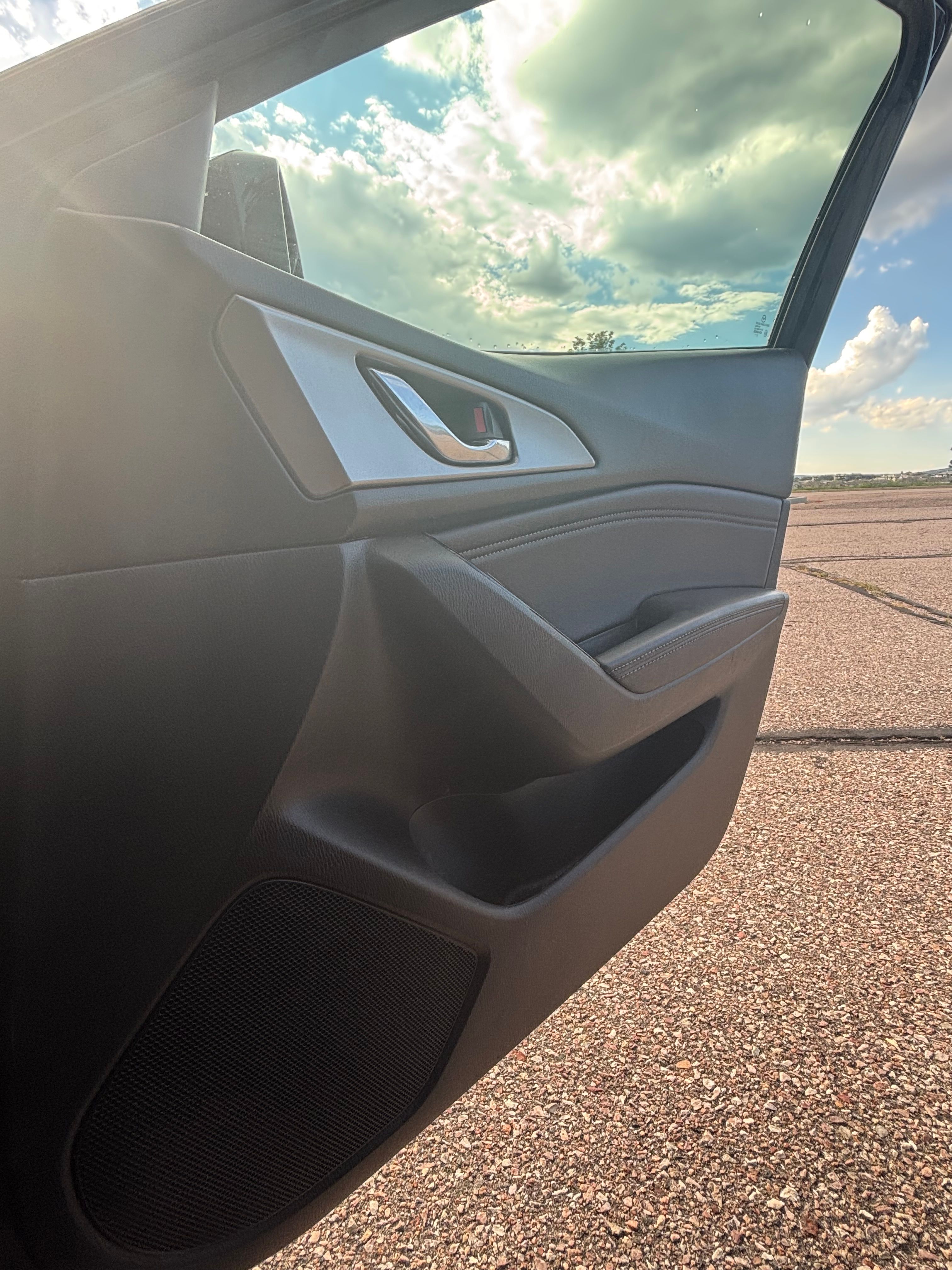 Used 2018 MAZDA MAZDA3 Touring FWD image 14