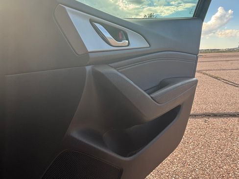 Used 2018 MAZDA MAZDA3 Touring FWD image 14