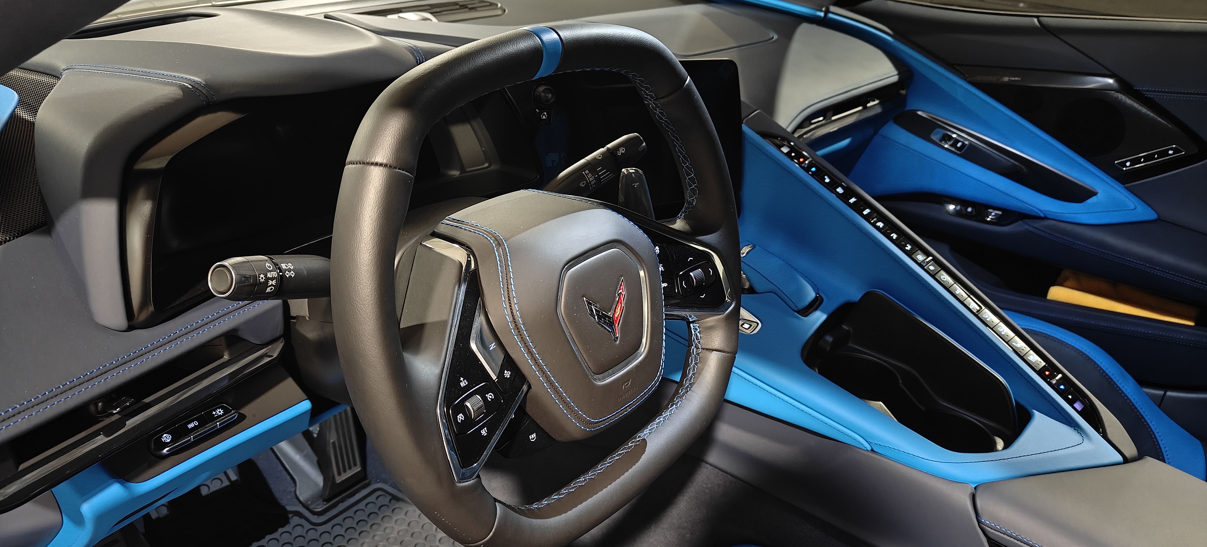 Used 2024 Chevrolet Corvette Stingray Premium Cpe w/ Stealth Interior Trim Package RWD image 4