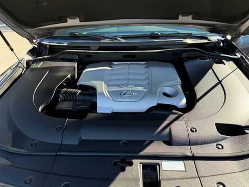 Used 2013 Lexus LX 570 4WD w/ Luxury Pkg image 20