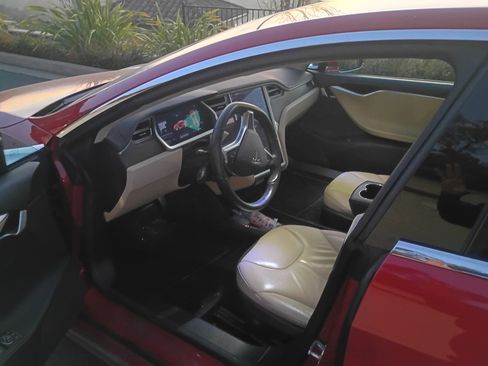 Used 2014 Tesla Model S 85D Sedan 4D image 9