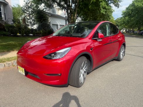 Used 2023 Tesla Model Y Long Range AWD/4WD image 5