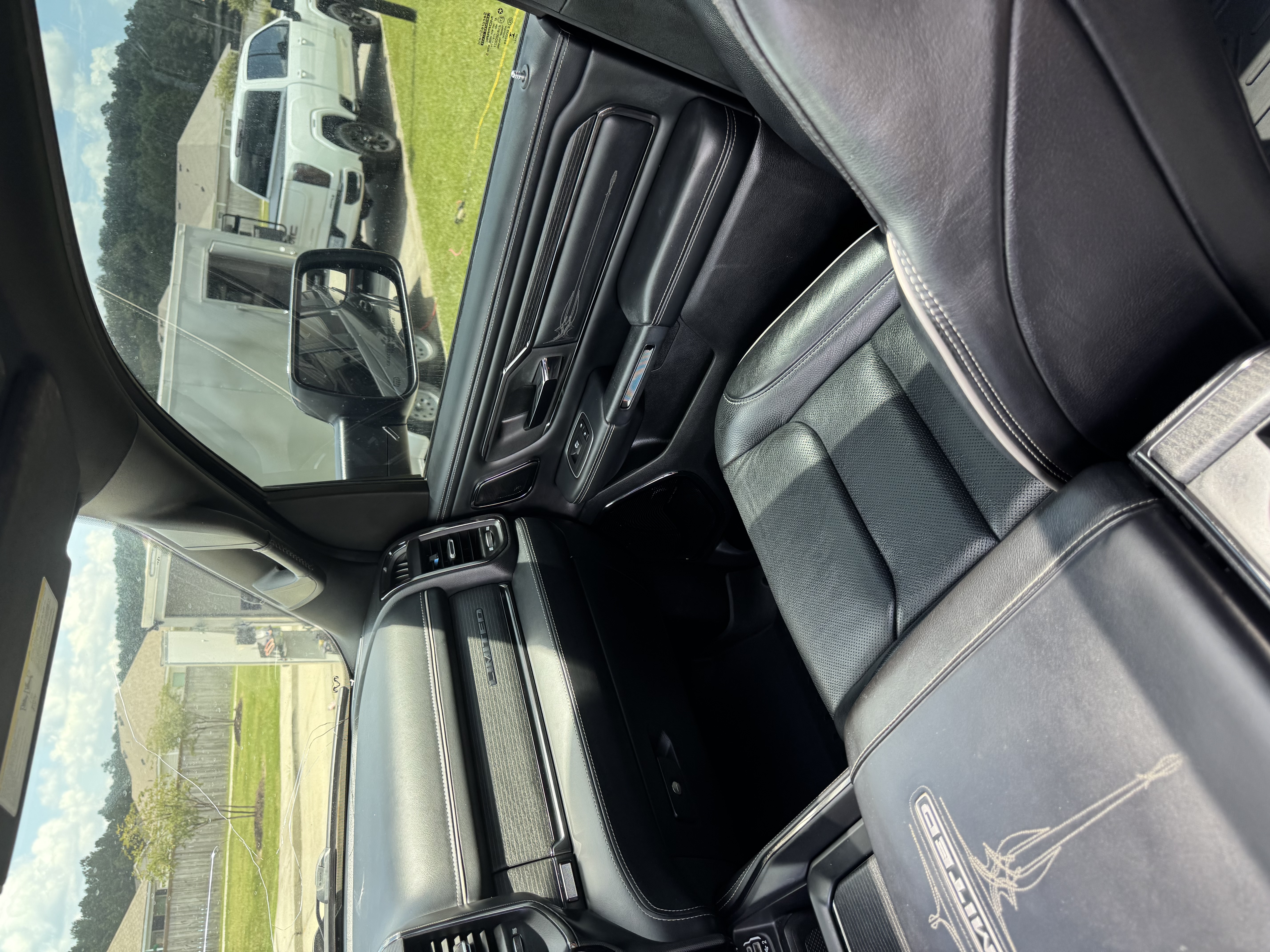 Used 2024 RAM 1500 Limited AWD/4WD image 8