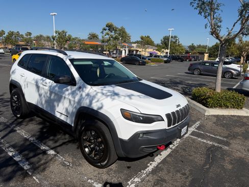 Used 2019 Jeep Cherokee Trailhawk image 8