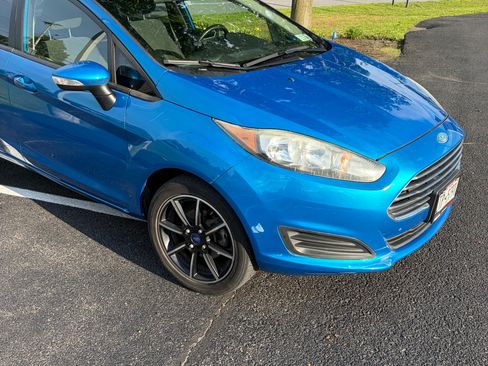 Used 2015 Ford Fiesta SE FWD image 2