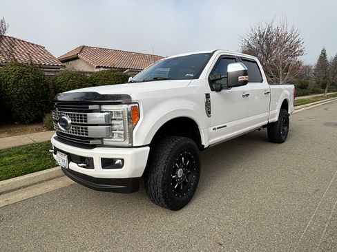 Used 2018 Ford F250 Platinum w/ Platinum Ultimate Package image 2