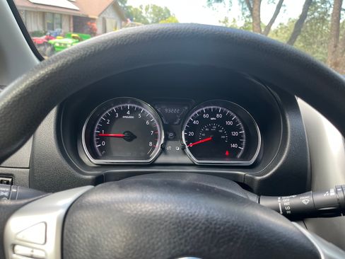 Used 2018 Nissan Versa SV FWD image 9