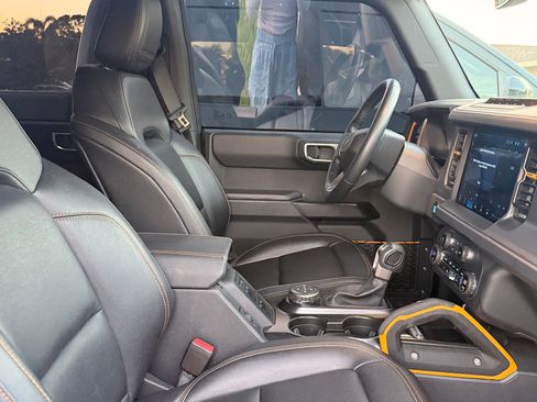 Used 2024 Ford Bronco Badlands w/ Sasquatch Package image 2