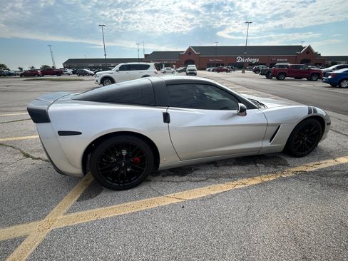 Used 2006 Chevrolet Corvette Coupe w/ Preferred Equipment Group RWD image 5