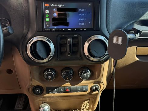 Used 2011 Jeep Wrangler Unlimited Sahara w/ Connectivity Group AWD/4WD image 13