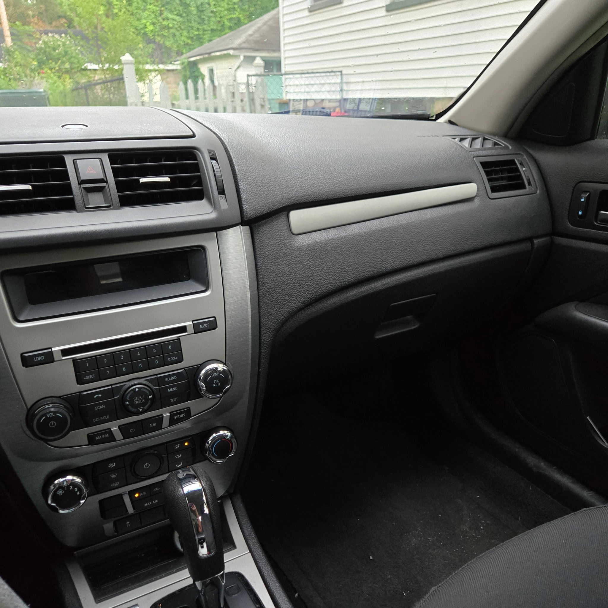 Used 2010 Ford Fusion SE FWD image 8