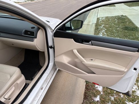 Used 2014 Volkswagen Passat 2.5 SE image 28