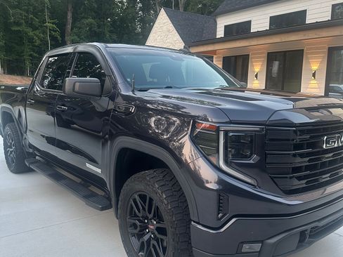 Used 2022 GMC Sierra 1500 Elevation w/ LPO, Elevation Black Package AWD/4WD image 4