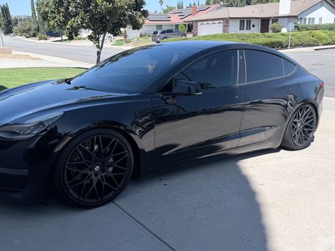 Used 2019 Tesla Model 3 RWD image 1