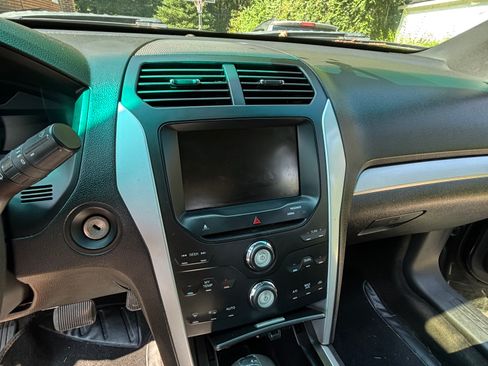 Used 2013 Ford Explorer XLT FWD image 10