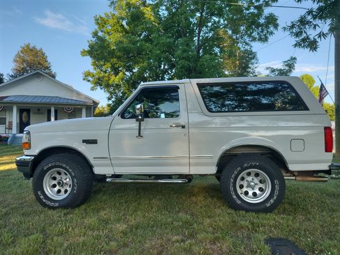 Used 1996 Ford Bronco image 1