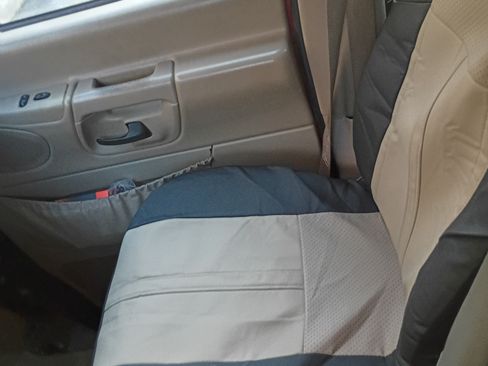 Used 1999 Ford E-150 and Econoline 150 image 11