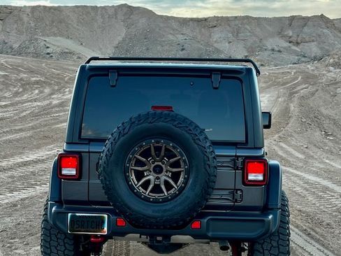 Used 2022 Jeep Wrangler Unlimited Rubicon image 2