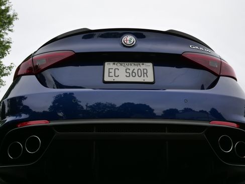 Used 2018 Alfa Romeo Giulia Quadrifoglio w/ Driver Assist Dynamic Package image 16