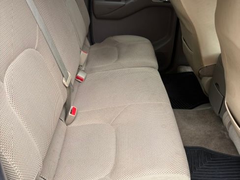 Used 2014 Nissan Frontier SV w/ SV Value Truck Package RWD image 10