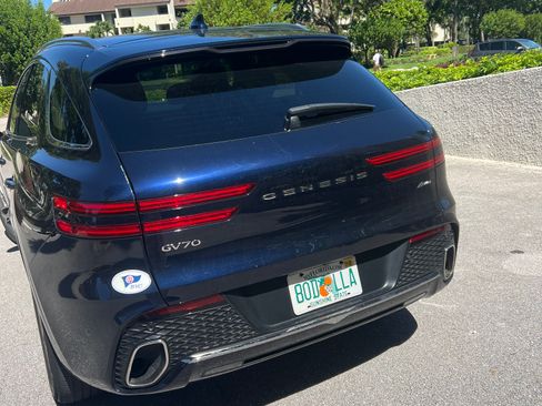 Used 2023 Genesis GV70 2.5T w/ Select Package AWD/4WD image 4