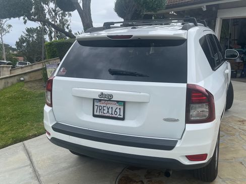 Used 2016 Jeep Compass Latitude image 4