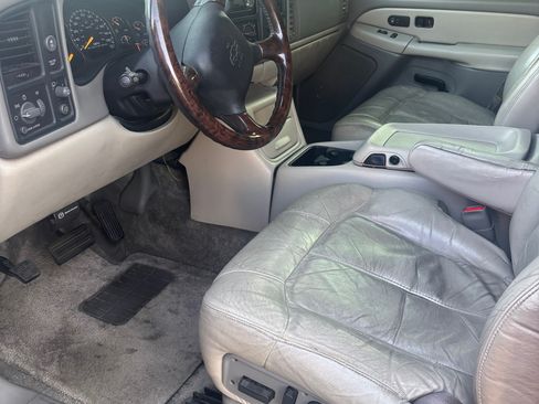 Used 2001 Chevrolet Tahoe LT w/ LT Preferred Equipment Group image 4