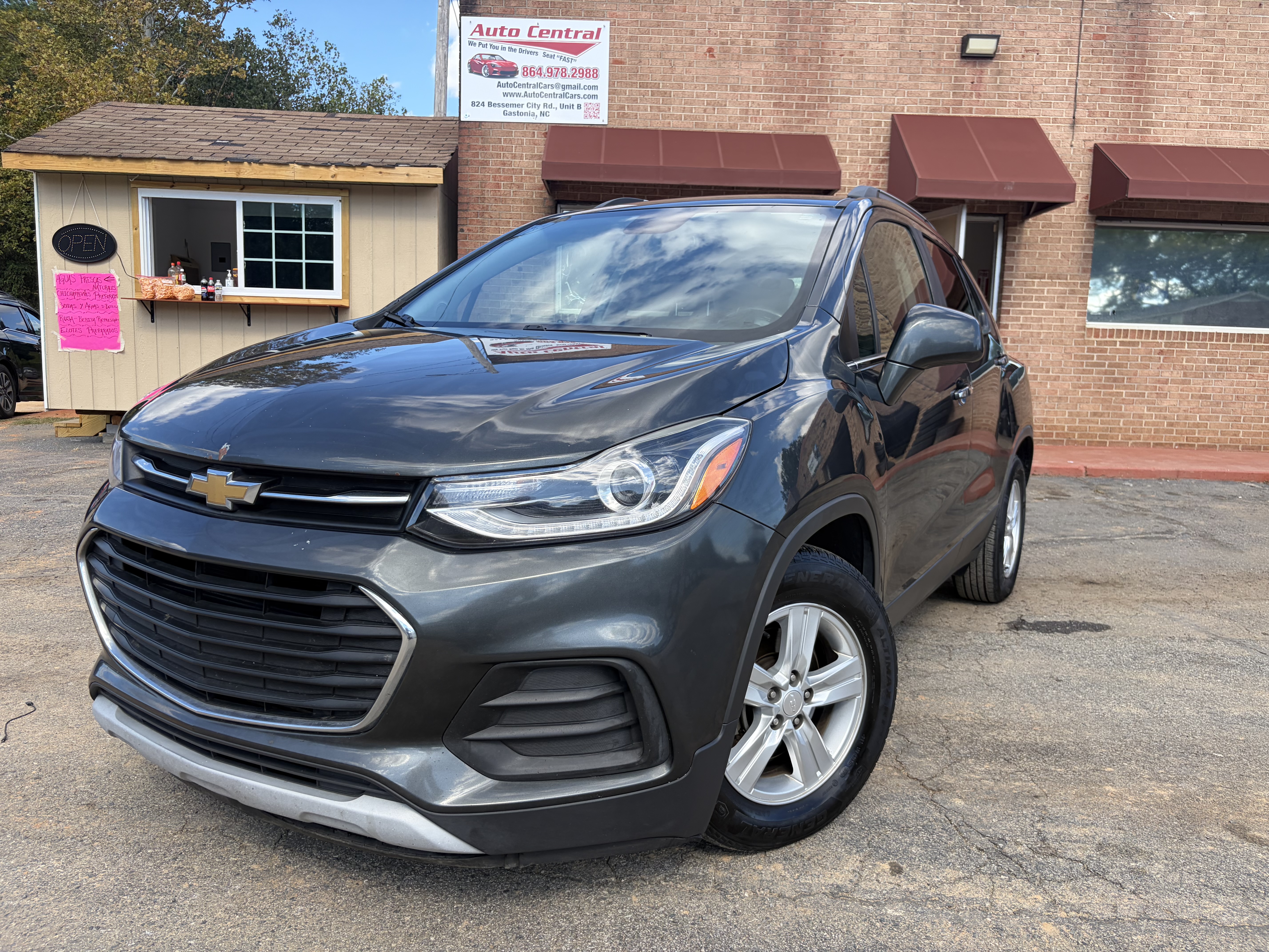 Used 2019 Chevrolet Trax LT w/ LT Convenience Package FWD image 1