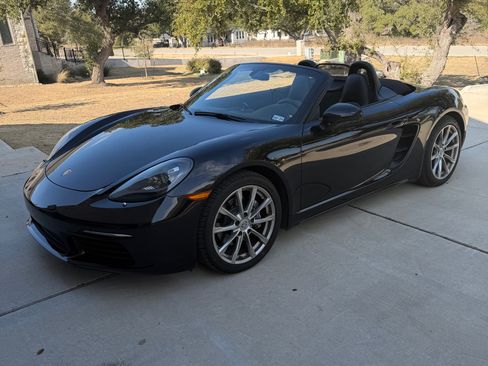 Used 2017 Porsche 718 Boxster image 6