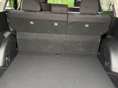 Used 2018 Toyota RAV4 XLE AWD/4WD image 6