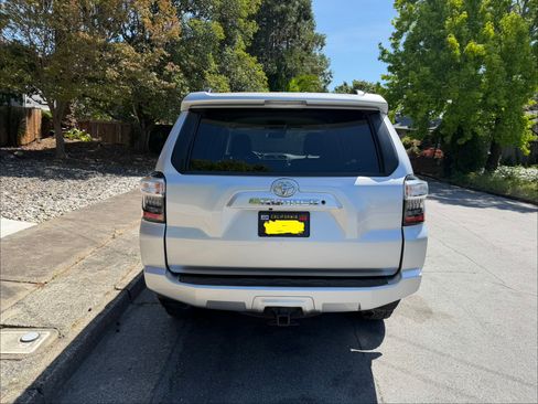 Used 2020 Toyota 4Runner SR5 AWD/4WD image 6