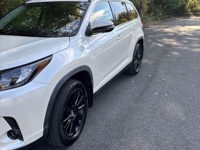 Used 2019 Toyota Highlander SE