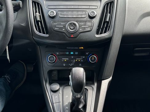 Used 2018 Ford Focus SE w/ SE Appearance Package image 15