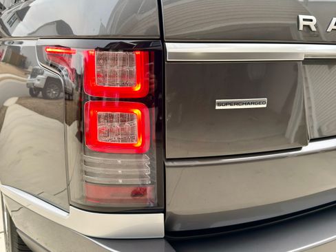 Used 2015 Land Rover Range Rover HSE image 9