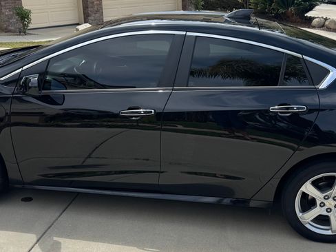 Used 2017 Chevrolet Volt LT FWD image 8